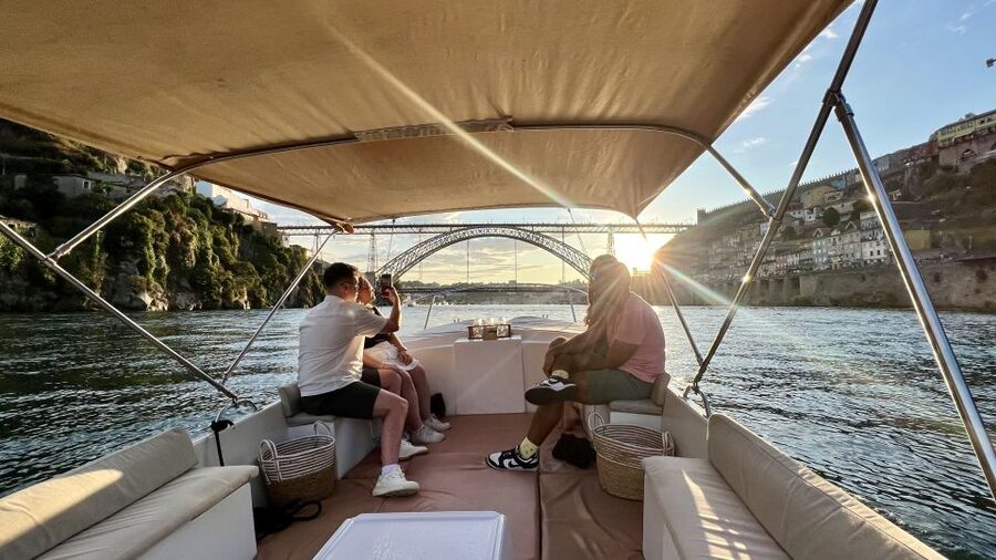 Porto: Douro River Boat Cruise with Port Wine Tasting - What the wine tasting adds