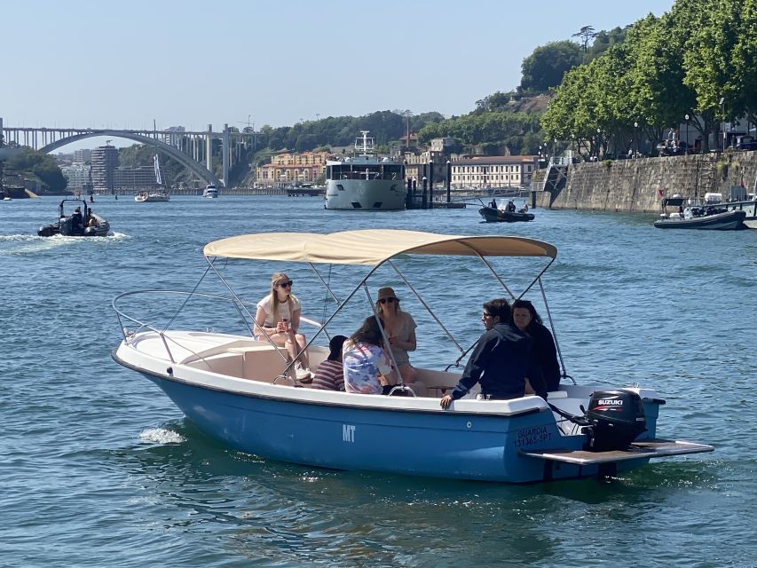 Porto: Douro River Boat Cruise with Port Wine Tasting - The guide style: social, local, and flexible