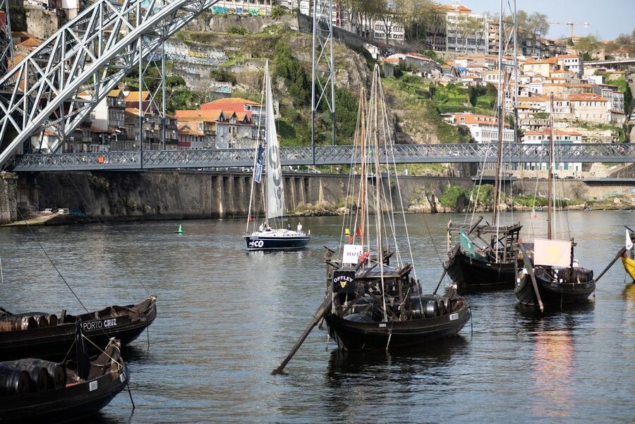 Porto: Douro River Boat Tour with Wine Tasting - Sunset, blankets, and the final return