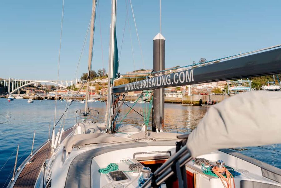 Porto: Douro River Boat Tour with Wine Tasting - Views of the Palácio de Cristal gardens and Alfândega