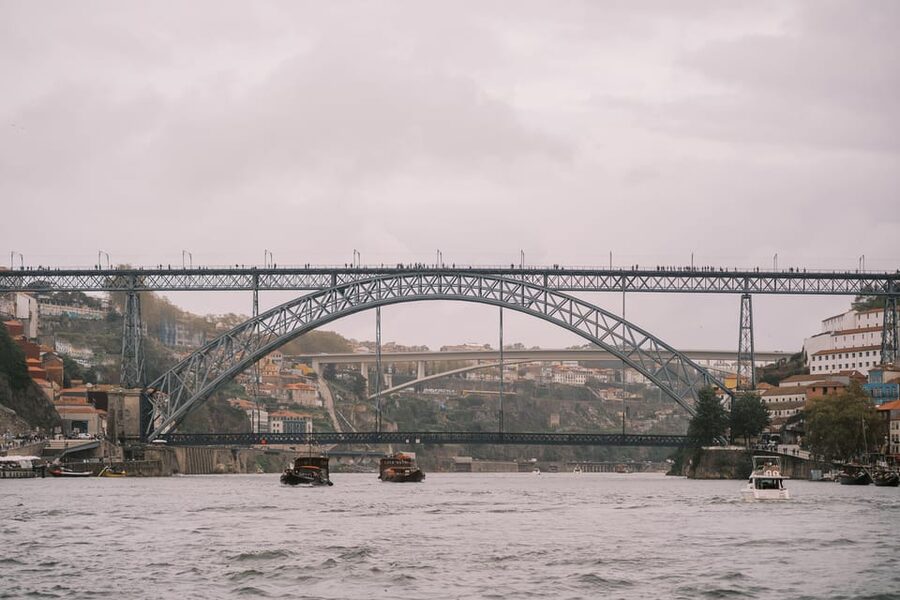 Porto: Douro river Boat tour with wine tasting (small group) - What the two-hour timing really gives you
