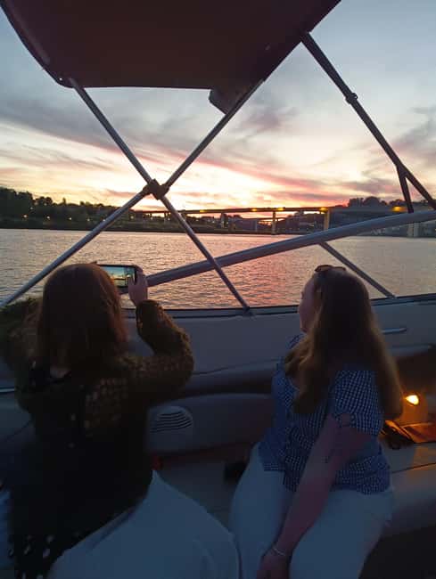 Porto: Douro River Cruise & Boat Tour with Port Wine Tasting - Port wine with room for local snacks