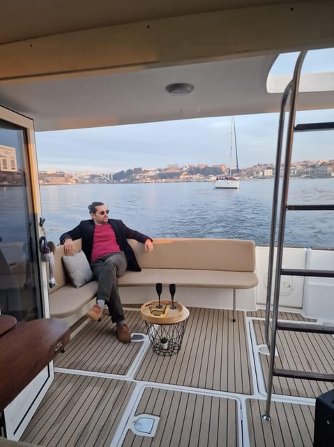 Porto: Douro River Cruise / Welcome Drink/with sunset option - Seeing Porto and Gaia from the Douro