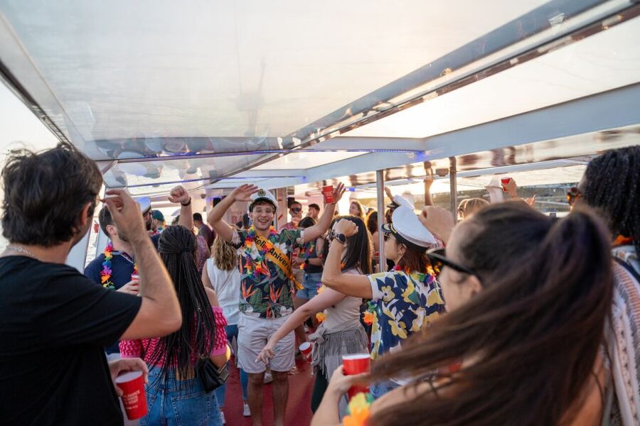 Porto: Douro River Party Boat with Sunset Option & 6 Bridges - The sunset option is worth considering