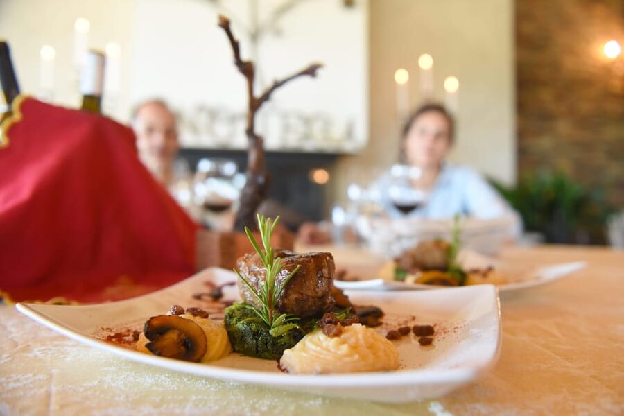 Porto: Douro Valley Day Trip with Lunch and Favaios Village - Who should book this Douro day?