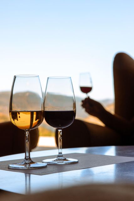 Porto: Douro Valley Full-Day Boat, Train, and Lunch Tour - A two-hour lunch in the Douro