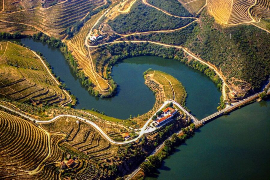 Porto: Douro Valley Full-Day Boat, Train, and Lunch Tour - The short train ride through the valley