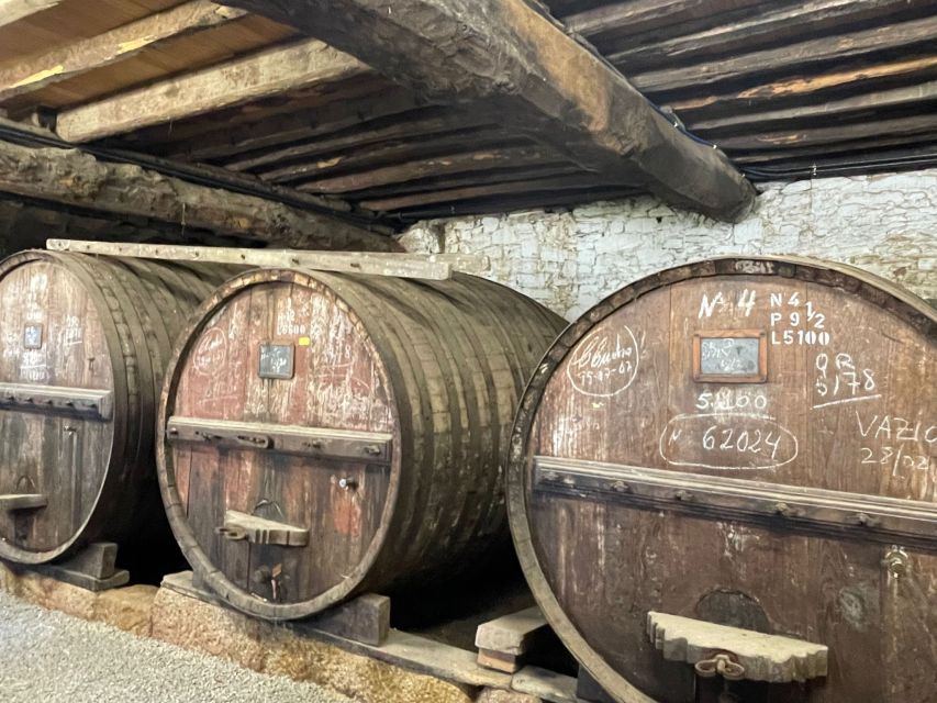 Porto: Douro Valley Tour with 3 Wineries and Lunch - Guide style and small-group value
