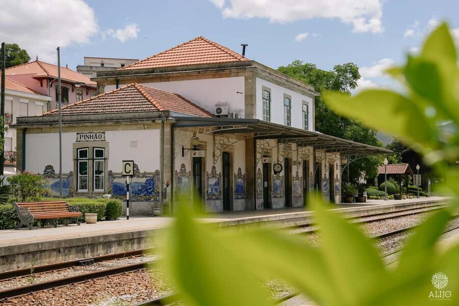 Porto: Douro Valley Wine Tour in a Small Group with a Boat Ride, Wine & Food - Lunch in Peso da Régua