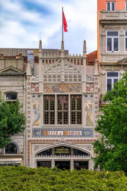 Porto: Gold Ticket Lello Bookstore + Douro River Cruise - What the self-guided format means