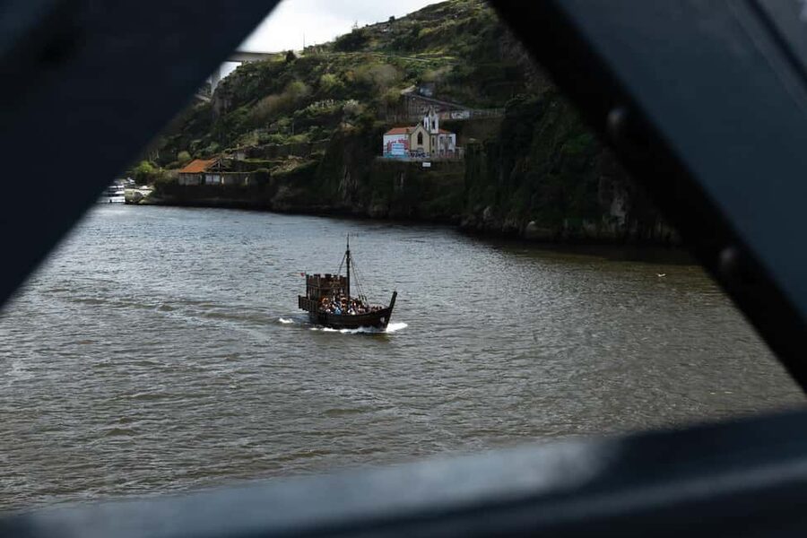 Porto: Pirate Ship Cruise on the Douro River - Staff, languages, and the feel on board
