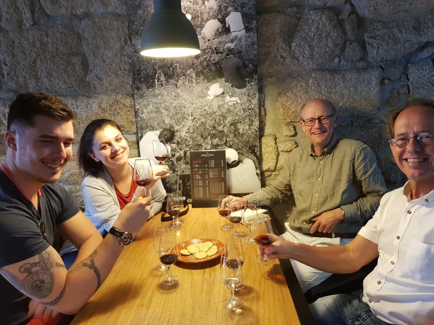 Porto: Port and Douro Wine Walking Tour with 9 Tastings - Solar dos Dragos puts Port beside Douro wines