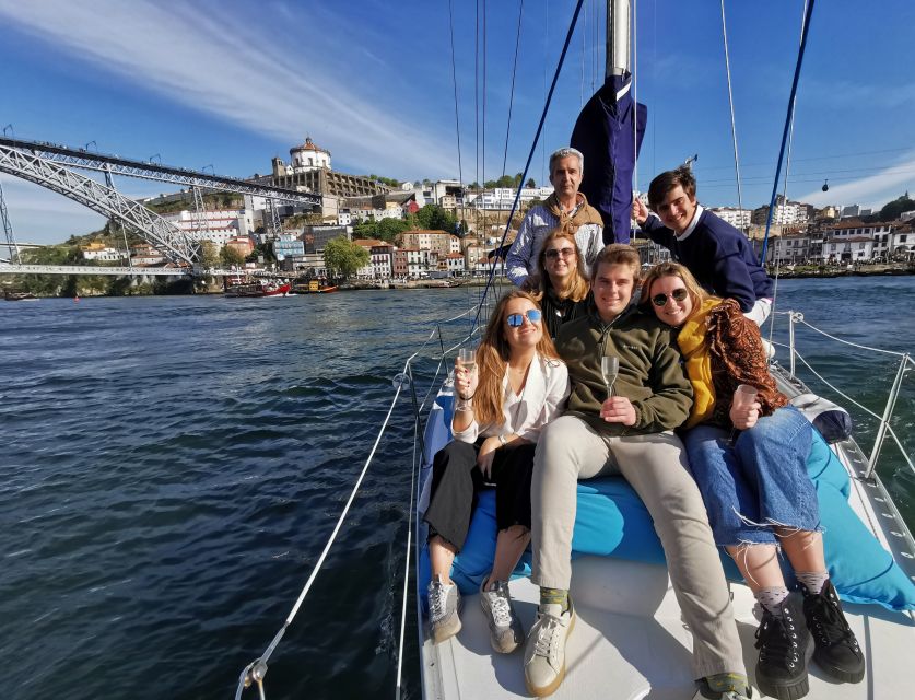 Porto: Private Douro River Charming Cruise w/wine tasting - A welcome drink before the city views
