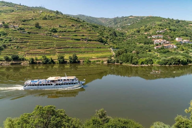 Porto/Regua/Porto (and reverse): Douro River Cruise + Lunch - The Carrapatelo lock turns scenery into an event