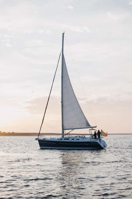 Porto: Shared Douro River Sunset Cruise with Welcome Drink - Why the Douro looks best from a small sailboat