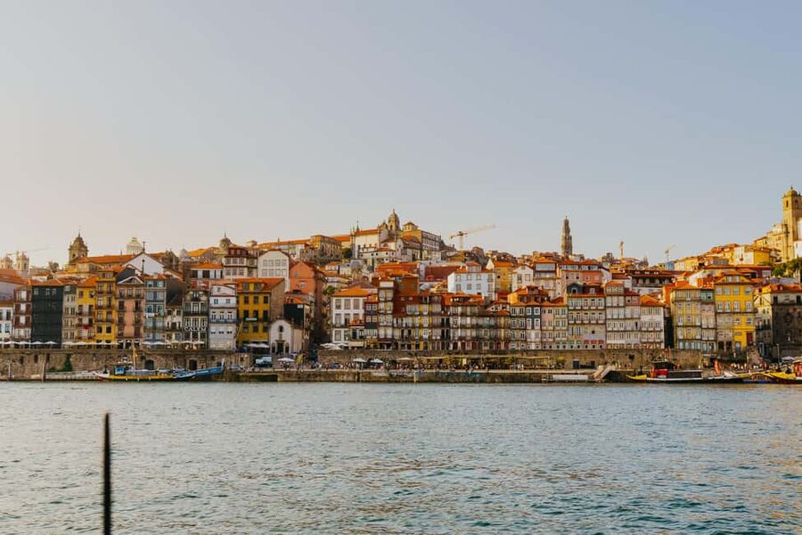 Porto: Shared Douro River Sunset Cruise with Welcome Drink - Arrábida Bridge and the first wide river views