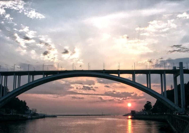 Porto: Sunset Cruise on the Douro River & Iconic Bridges - Golden light on the Douro