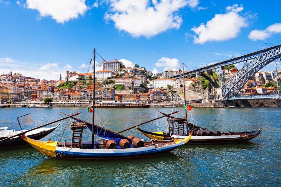 Porto: Tuk-Tuk Tour, Douro River Cruise, and Wine Tasting - Aliados, Santa Catarina, and Batalha from street level