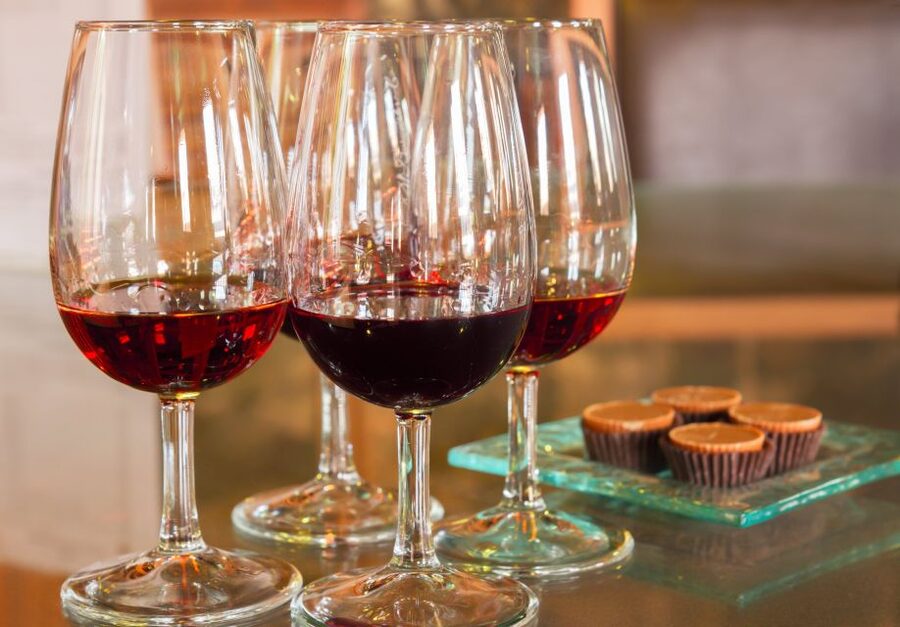 Porto: Tuk-Tuk Tour, Douro River Cruise, and Wine Tasting - Who should book this experience