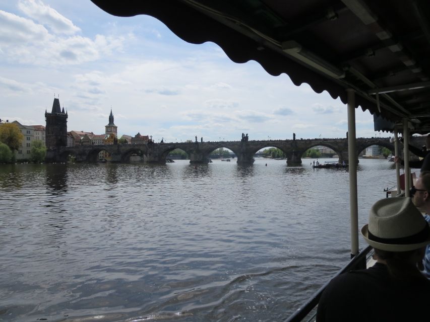 Prague: 2-Hour Lunch Cruise on the Vltava River - What lunch is really like