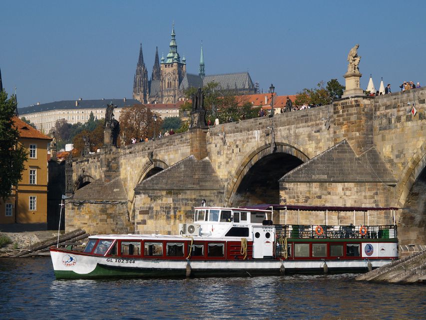 Prague: 2-Hour Lunch Cruise on the Vltava River - Should you book the Prague lunch cruise?