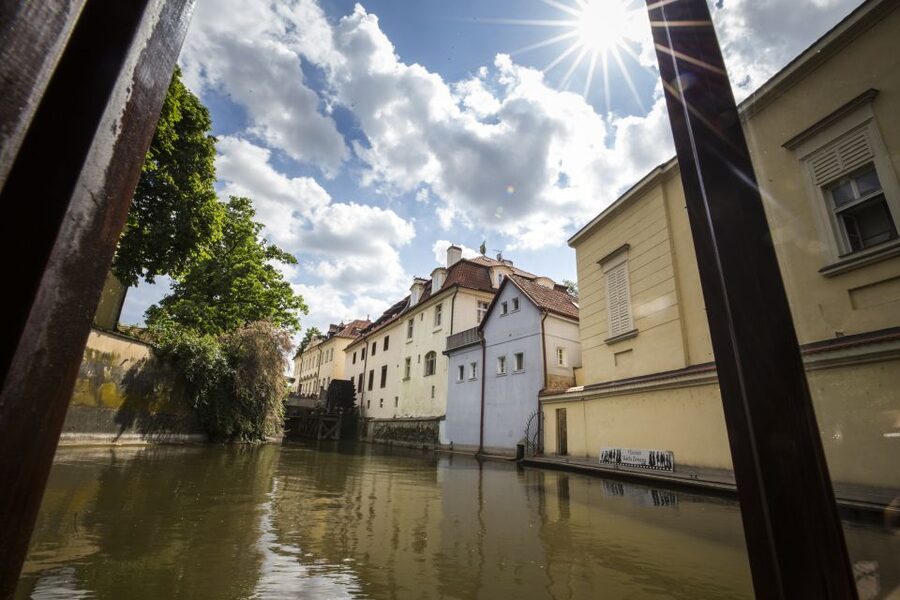 Prague: 3–Hour Castle Grounds Walking Tour and River Cruise - Kampa Island and the Lennon Wall