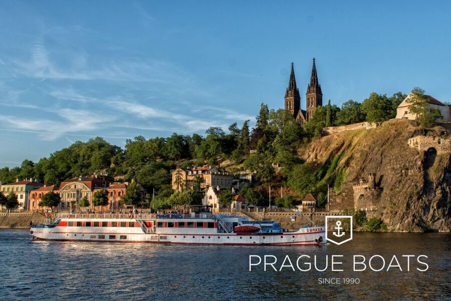 Prague: 3-hour Evening River Cruise with Dinner - What to bring and how to plan the night