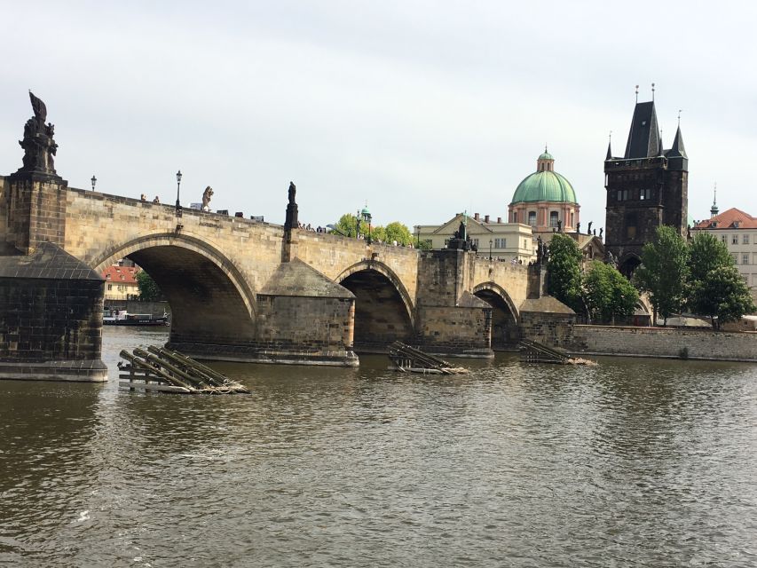 Prague: 3-hour Evening River Cruise with Dinner - Meeting at Republic Square near the Municipal House