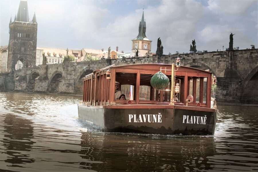 Prague: 6-Hour Tour with River Boat Cruise and Lunch - Key points at a glance