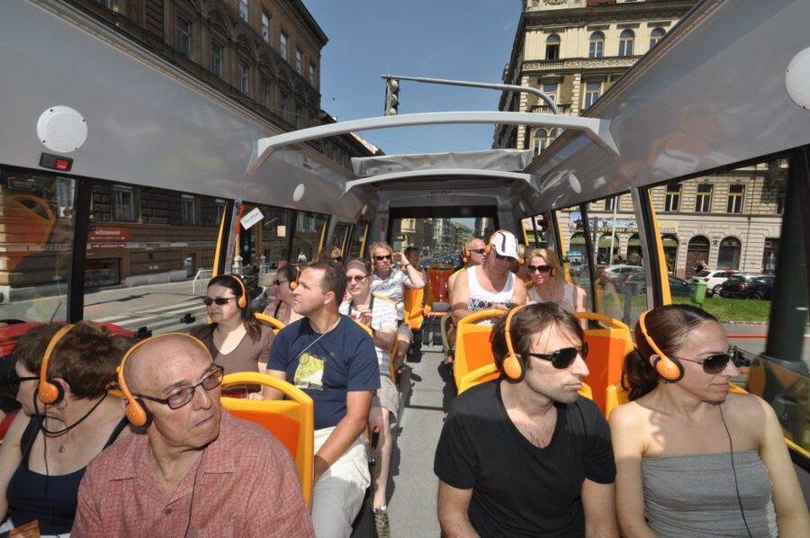 Prague: Big Bus Hop-on Hop-off, Castle Tour and River Cruise - Red route: practical access to Prague Castle