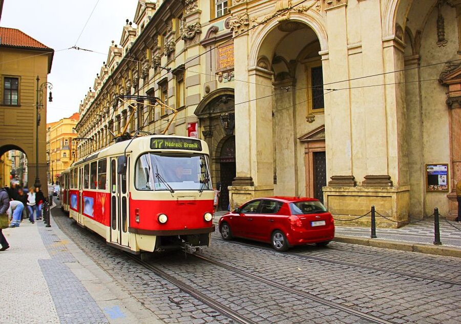 Prague: Full-Day Tour with Lunch and River Boat Cruise - Starting beneath the Astronomical Clock