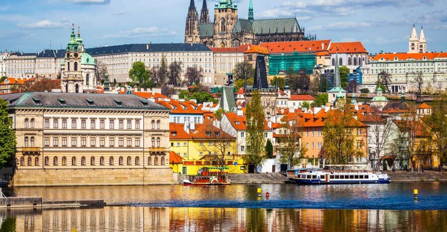 Prague: Full-Day Tour with Lunch and River Boat Cruise - What the guide adds to the day