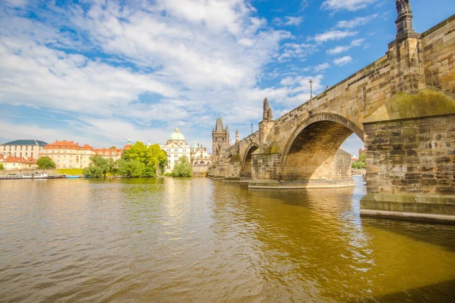 Prague: Guided Bus & Walking Tour with River Cruise & Lunch - A useful first day in Prague