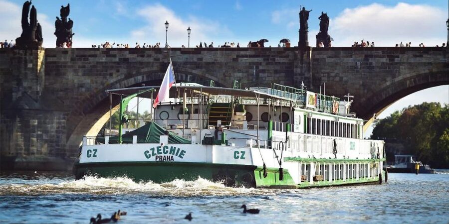 Prague: Lunch Cruise on Vltava River with open Buffet - What you will find on the open buffet