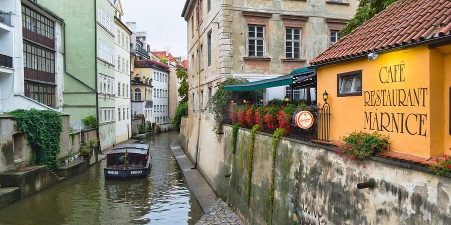 Prague: River Cruise, Charles Bridge Museum, & Walking Tour - Who should book this experience