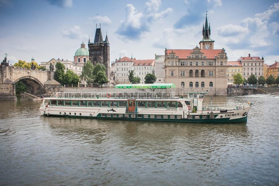 Prague: Vltava River Evening Dinner Cruise - What the buffet dinner is really worth