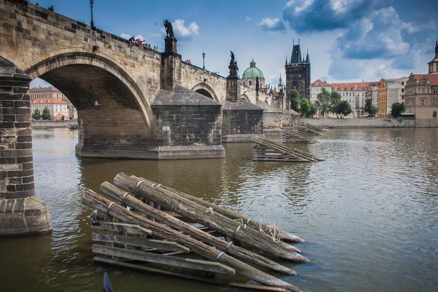 Prague: Vltava River Evening Dinner Cruise - The lock passage and the real timing of the evening