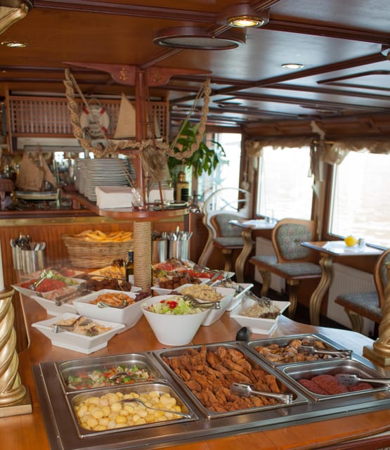Prague: Vltava River Evening Dinner Cruise - Comfort, boat changes, and group mix