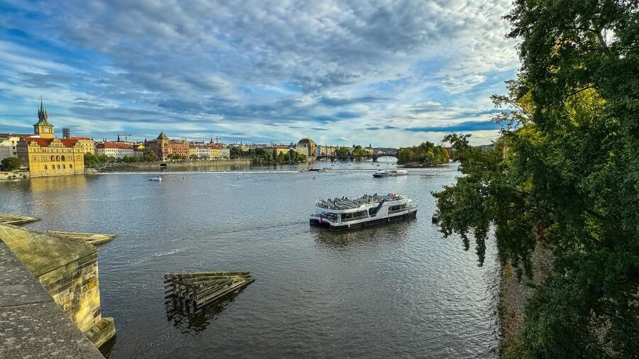 Prague: Vltava River Sightseeing Cruise - What this Prague river cruise actually gives you