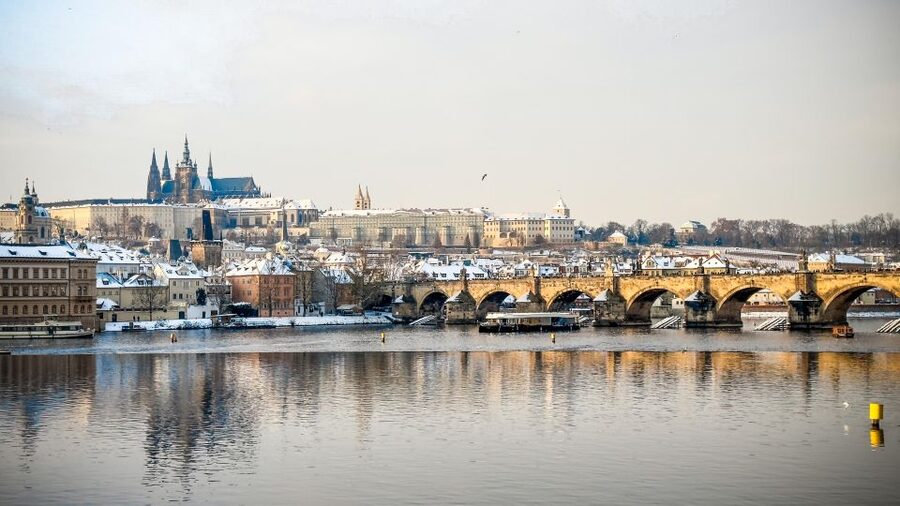 Prague: Vltava River Sightseeing Cruise - Prague Castle and the city from the water