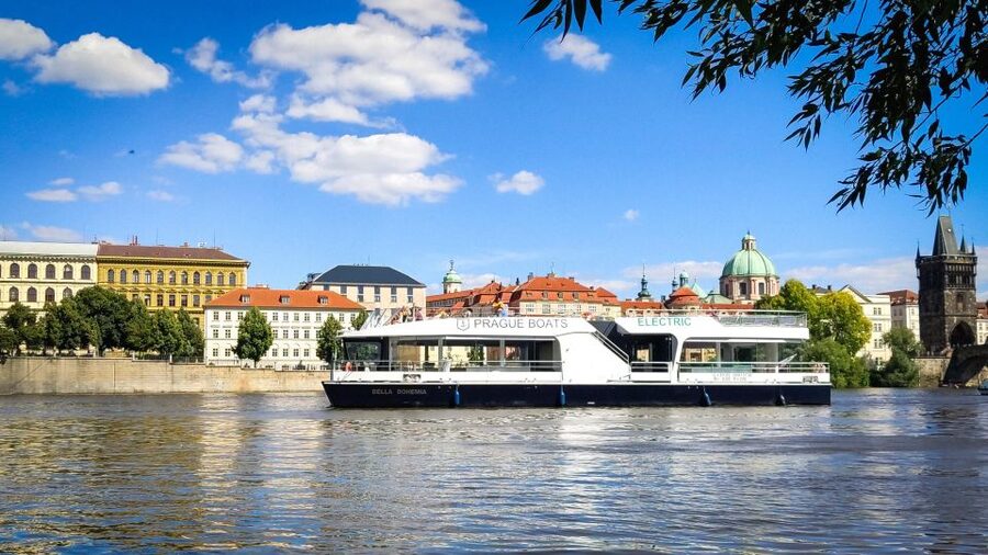 Prague: Vltava River Sightseeing Cruise - Audio commentary, printed guide, and mobile app