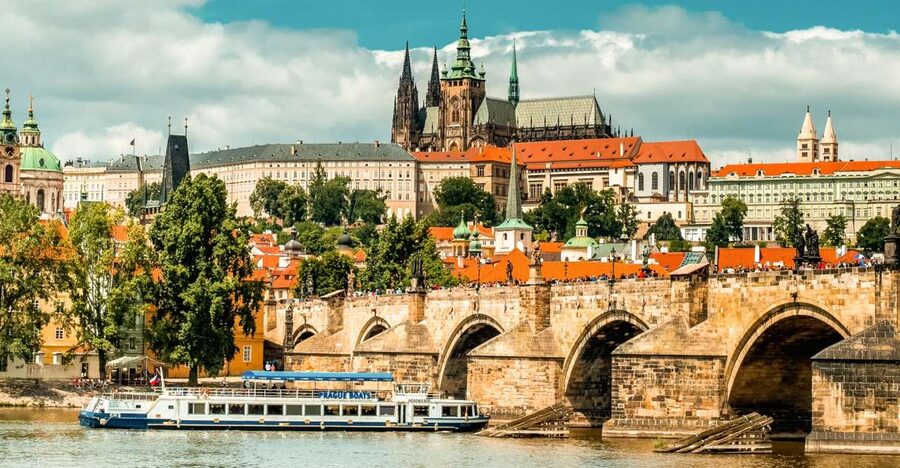 Prague: Vltava River Sightseeing Cruise - Commentary and what you need to bring