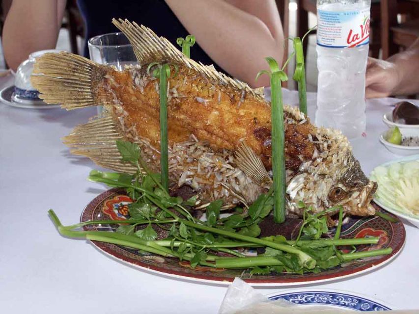 Private Cu Chi Tunnels & Mekong Delta: Full-Day Guided Tour - Rowing through the small waterways