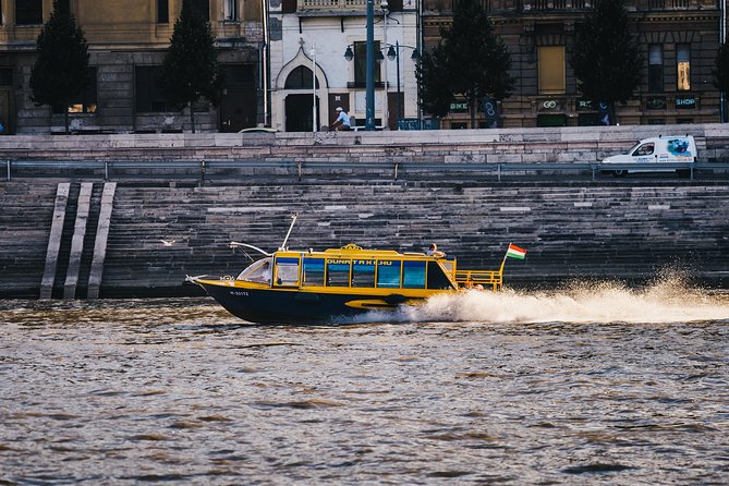 Private Danube Sightseeing Cruise in Budapest - Food, drinks, and timing