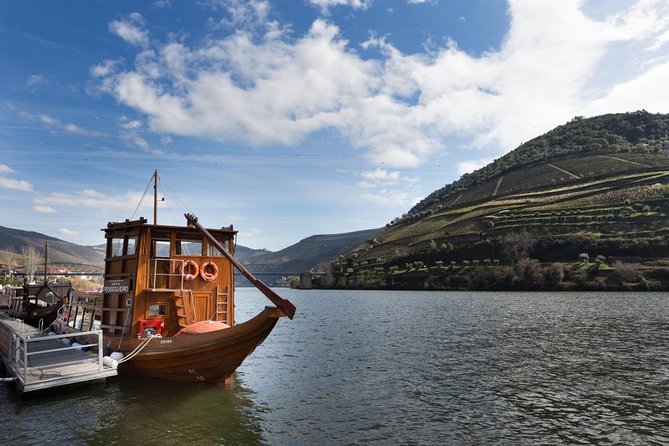 Private Douro Valley Wine Tour: 2 Wine Estates, Lunch and Cruise - Pinhão, the river, and the Rebelo boat