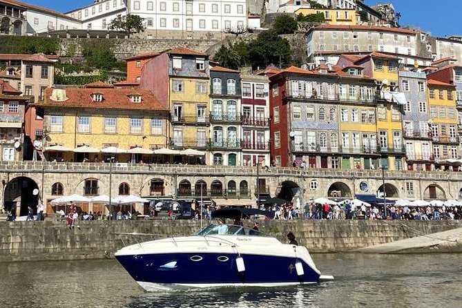 Private tasting in the Douro (1 to 7 people) on a yacht for yourself - Arrábida Bridge and the route toward Foz
