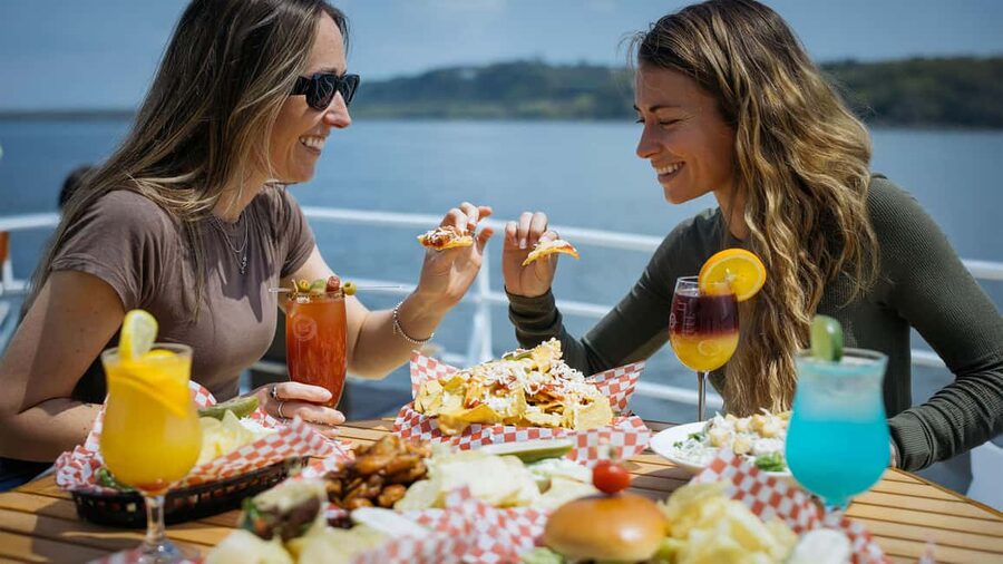 Québec City: Guided Sightseeing River Cruise - Why the St. Lawrence River is the best seat in the city