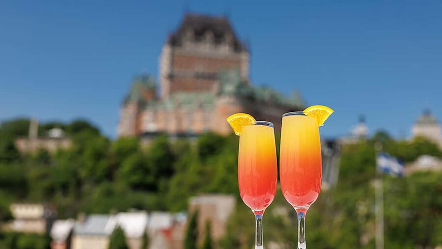 Québec City: Weekend River Brunch Cruise - The first hour: a full brunch on board