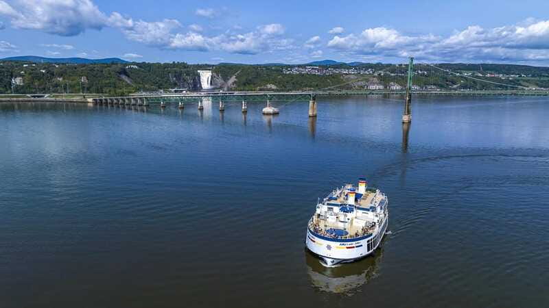 Québec City: Weekend River Brunch Cruise - Choosing your seat and finding the best views