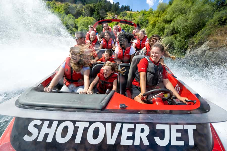 Queenstown: Shotover River Extreme Jet Boat Experience - Will you get soaked?